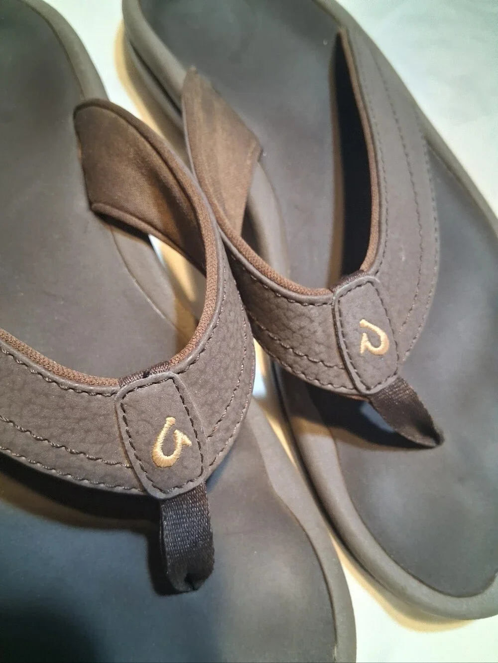 OluKai Ohana Brown Flip Flops Women’s Size 6 Comfortable Water-Ready Sandals